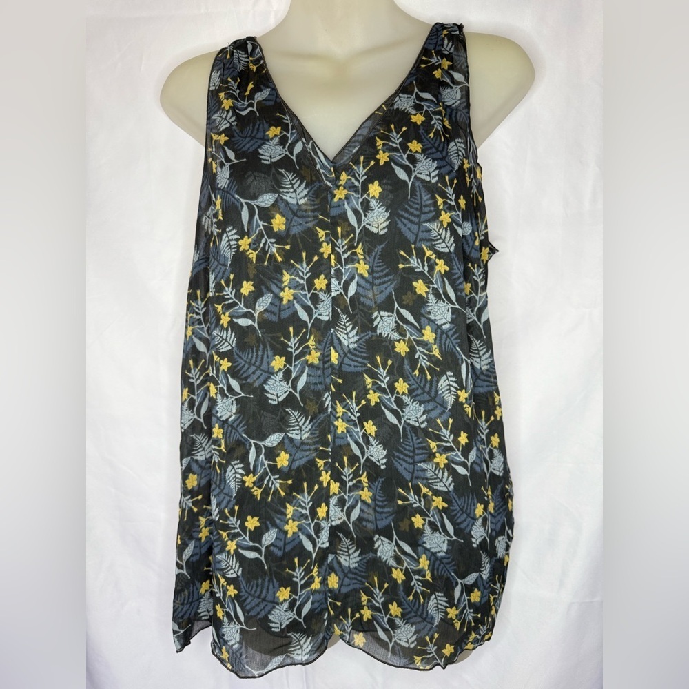 🌿 Cabi Sleeveless Floral Blouse – Size S – Lightweight & Lovely 🌼